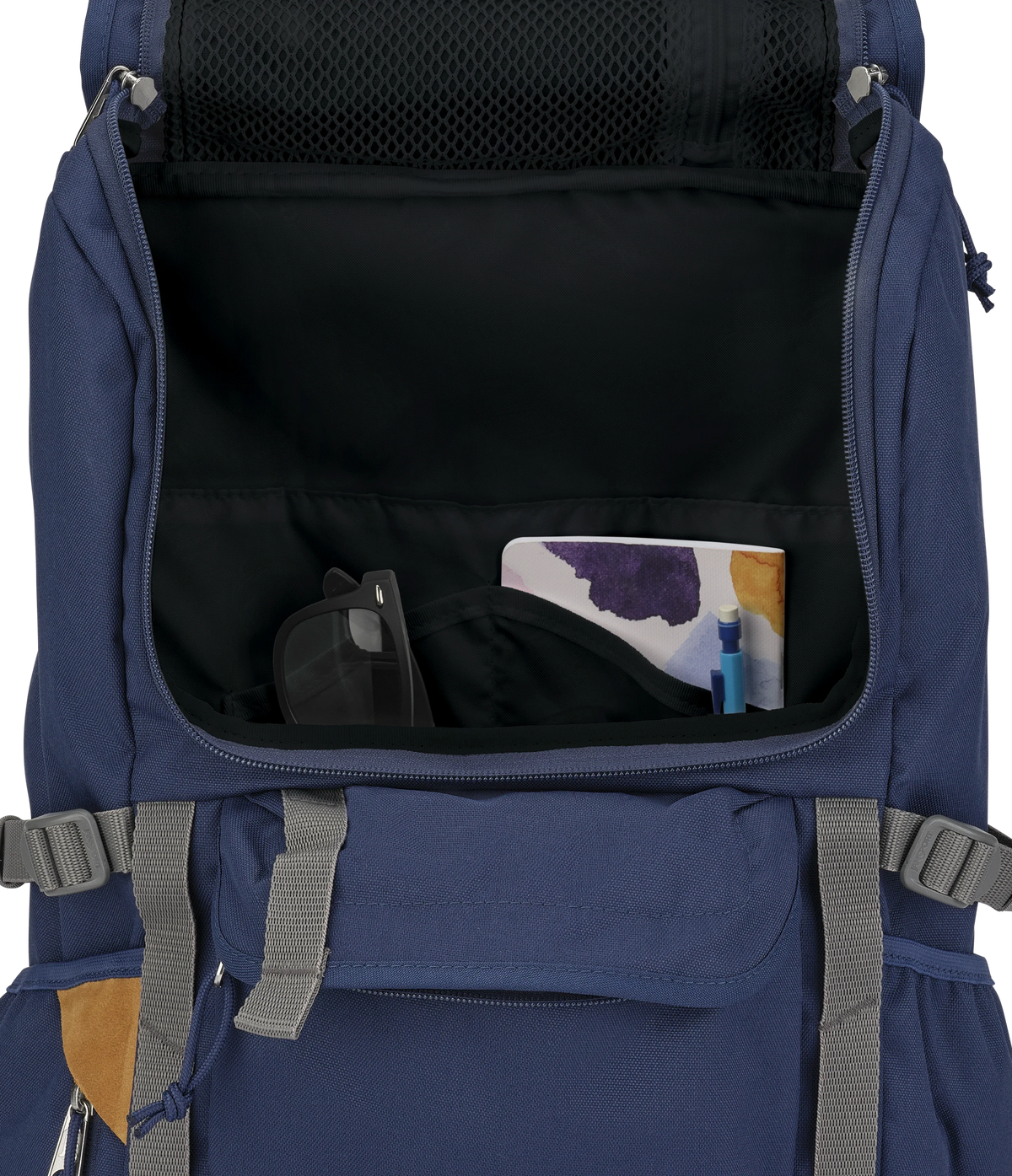 hatchet-backpack-q6 JS0A47J4003-DET3.webp
