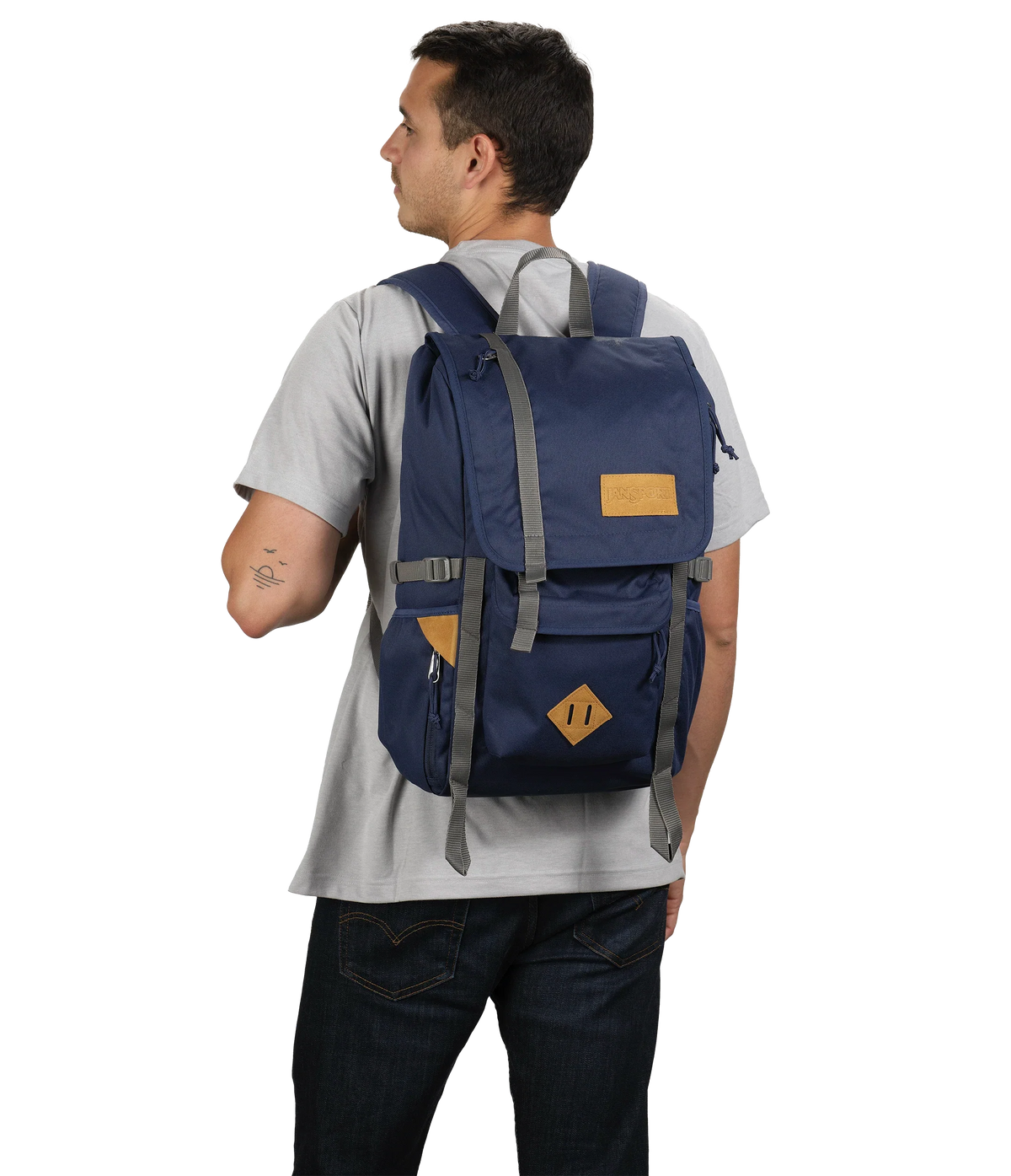 hatchet-backpack-q6 JS0A47J4003-MODEL.webp