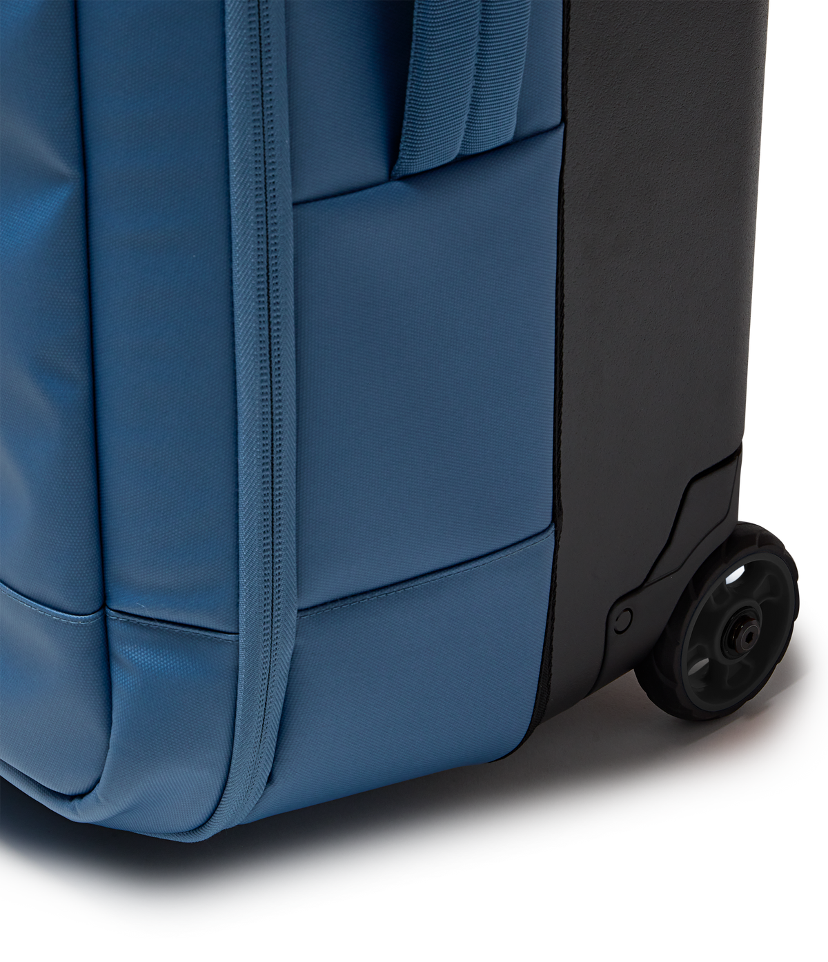 good-latitude-30-rolling-duffel-p1 JS0A86EOEW5-DET4.png