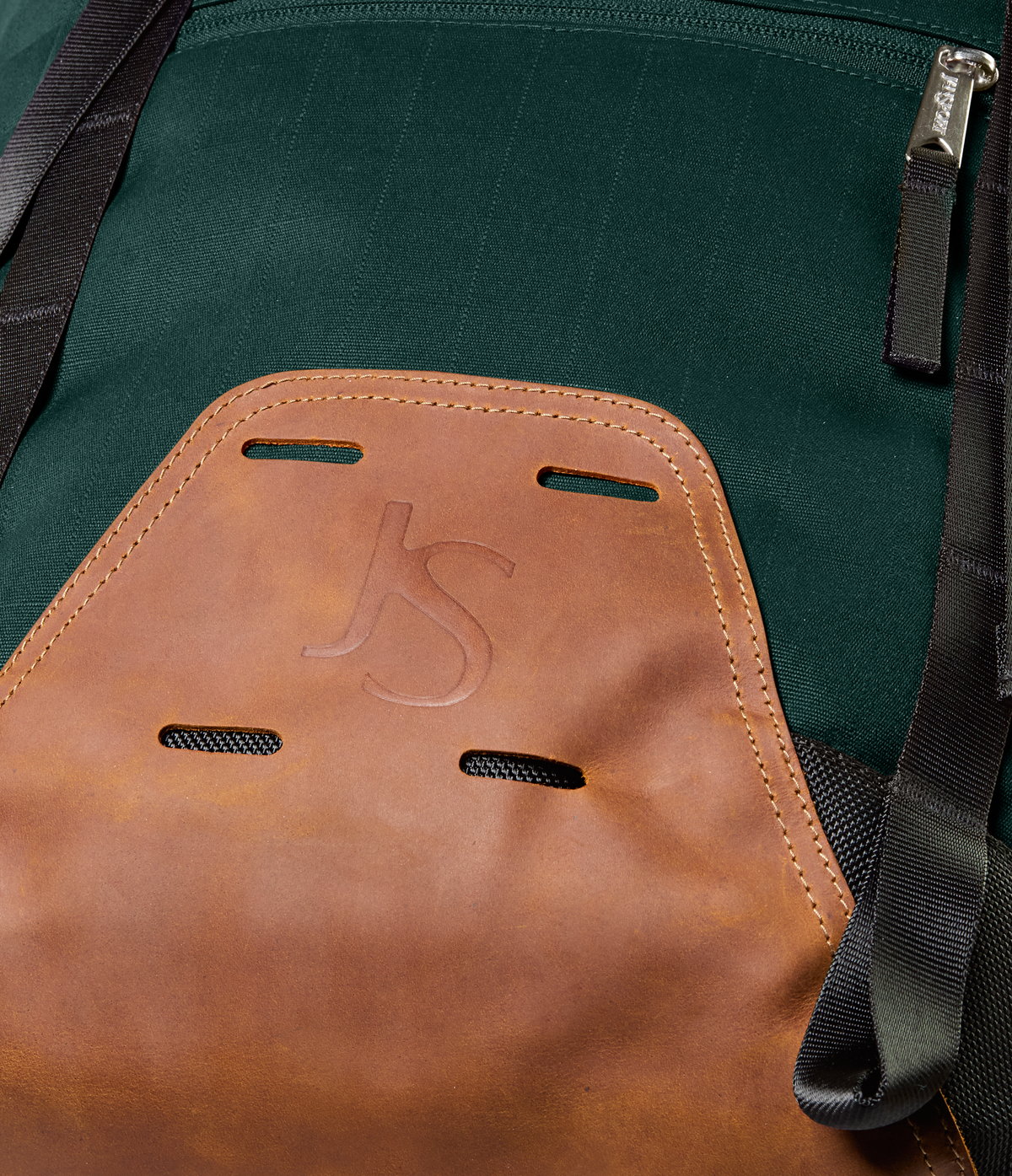 cruiser-rucksack-s3 JS0A86EP7F7-DET4.png