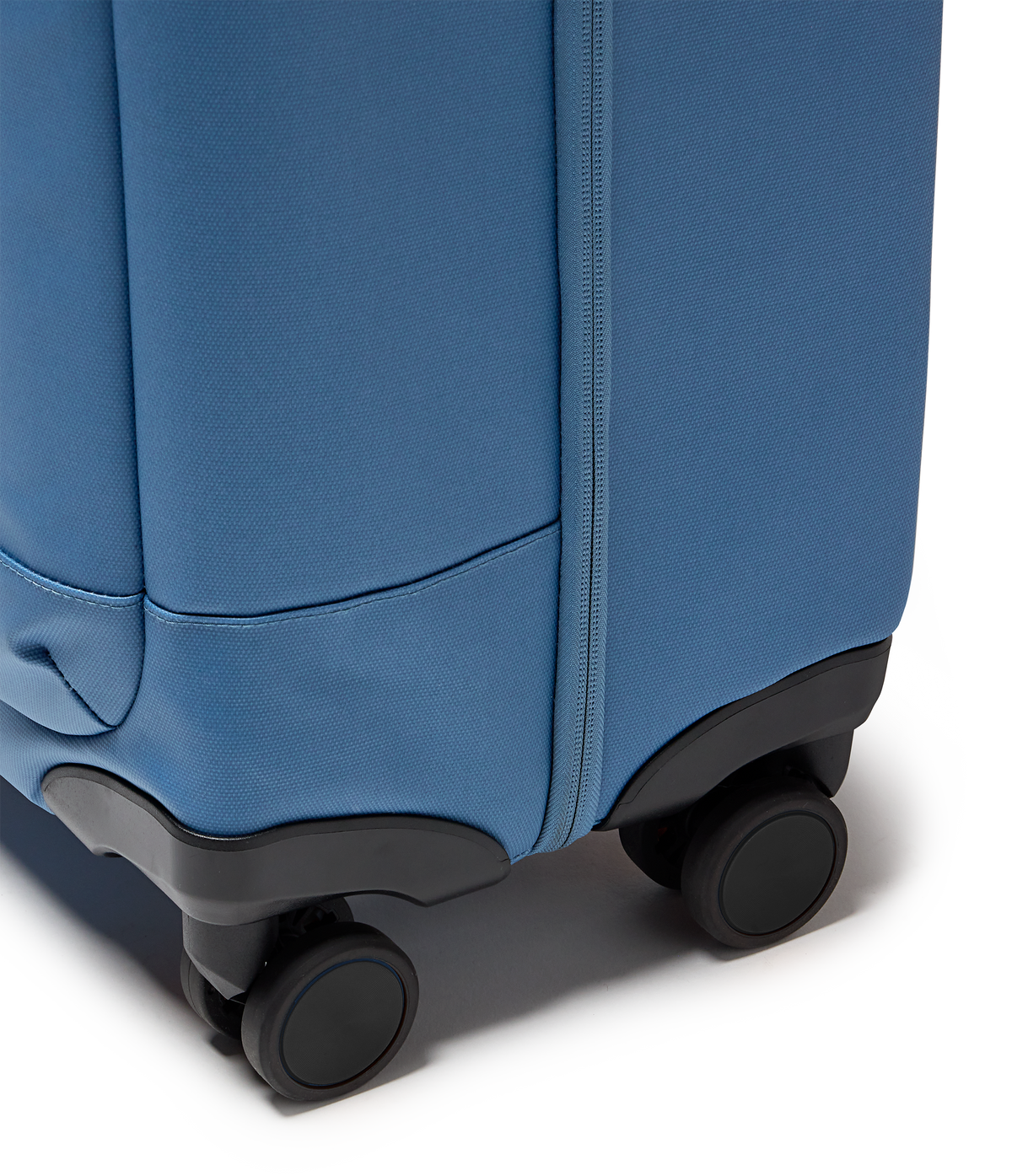 good-latitude-22-carry-on-u1 JS0A8E8BEW5-DET4.png