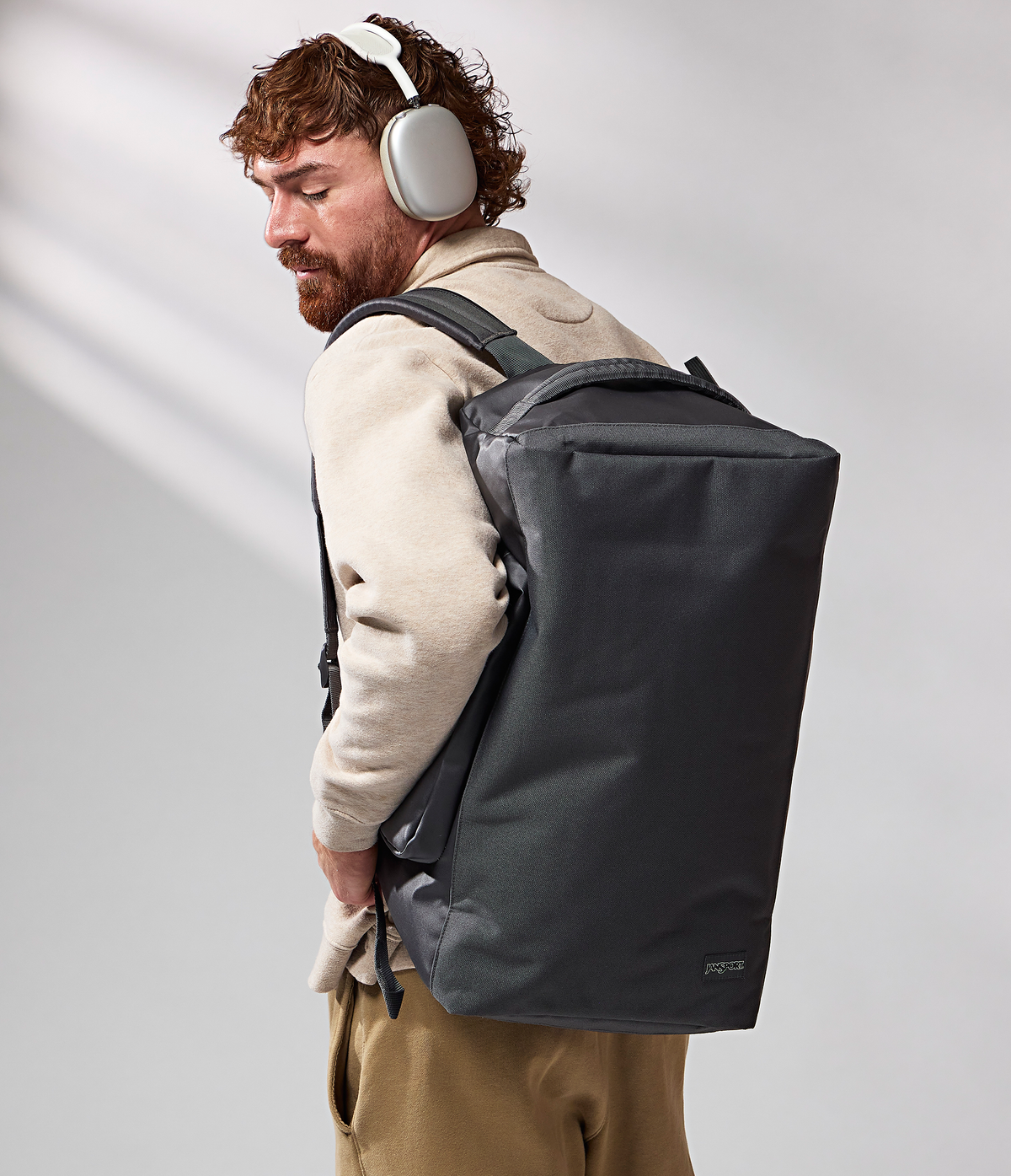 good-latitude-convertible-duffel-a4 JS0A8E8EDMX-MODEL.png